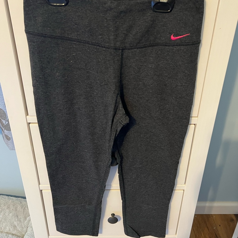 Nike Dry Fit Capri Legging Womans Medium EUC